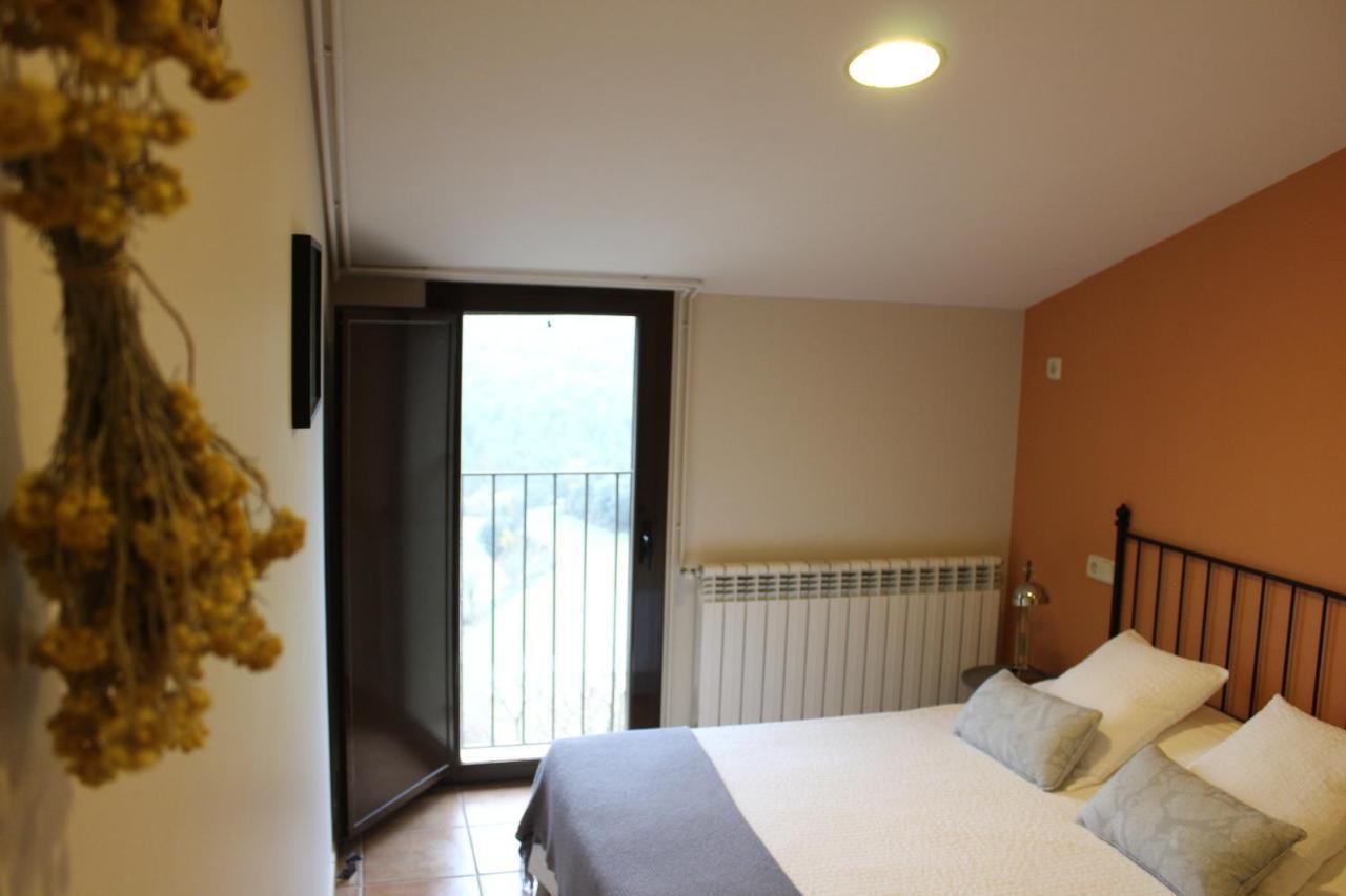 Castell De Ceuro. Hotel Rural Ogern Bagian luar foto